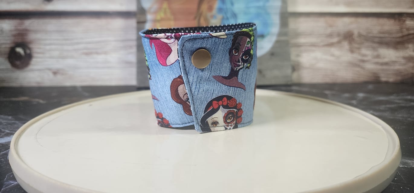 🚫Non-Slip Custom Coffee Sleeve with snap☕ | Fits Tall, Grande, and Venti cups.