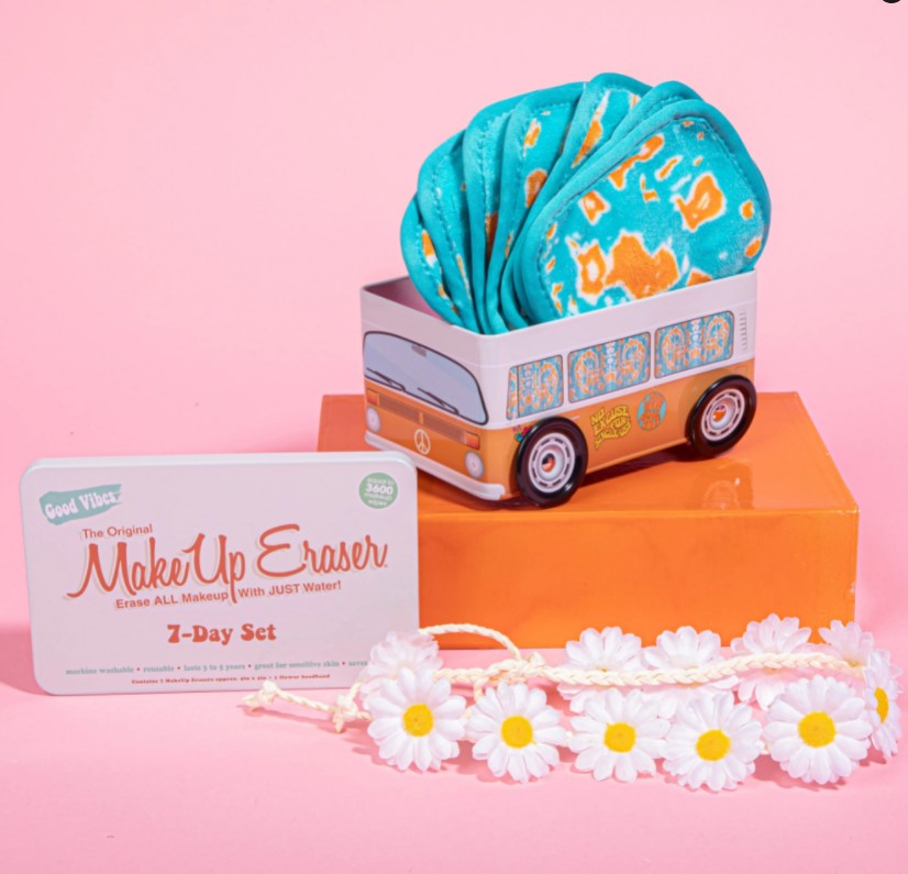 Good Vibes 7-Day Set Make Up Eraser | Measures approx. 5in x 4in.