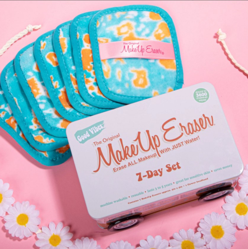 Good Vibes 7-Day Set Make Up Eraser | Measures approx. 5in x 4in.