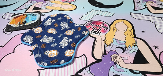 8" Moderate, Robot Wars on Navy  | Classic Curvy Cloth Pad